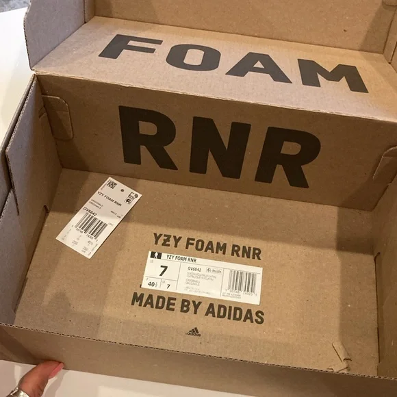 Yeezy Foam Runner in Tan - Picture 4 of 8